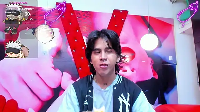 Snapshot of alex_477 chatting on January 15, 11:32 am alex 477 online show from January 15, 11:32 am