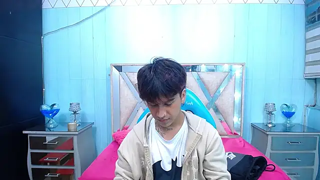 Snapshot of alex_477 chatting on September 23, 11:53 am alex 477 online show from September 23, 11:53 am