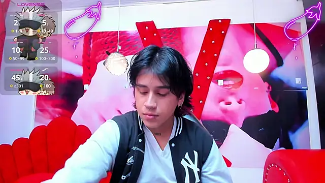 Snapshot of alex_477 chatting on March 22, 11:32 am alex 477 online show from March 22, 11:32 am