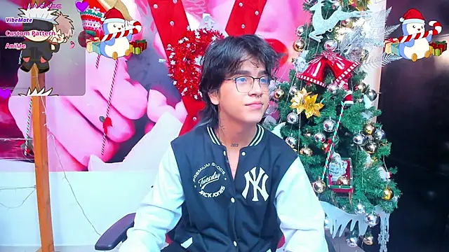 Snapshot of alex_477 chatting on December 30, 11:26 am alex 477 online show from December 30, 11:26 am