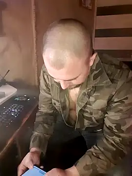 Snapshot of Foxyshaved chatting on January 18, 6:09 am Foxyshaved online show from January 18, 6:09 am
