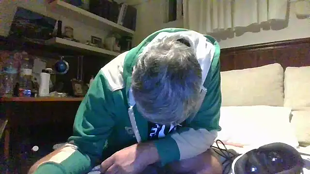 Snapshot of parejamlga58 chatting on December 3, 2:34 am parejamlga58 online show from December 3, 2:34 am