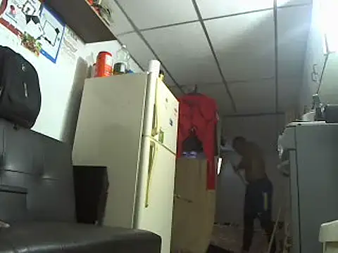 Snapshot of hugo3918_ chatting on January 8, 10:48 pm hugo3918 online show from January 8, 10:48 pm