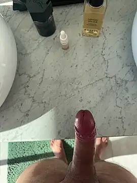 Snapshot of cagoulegrosse chatting on January 14, 10:38 am cagoulegrosse online show from January 14, 10:38 am