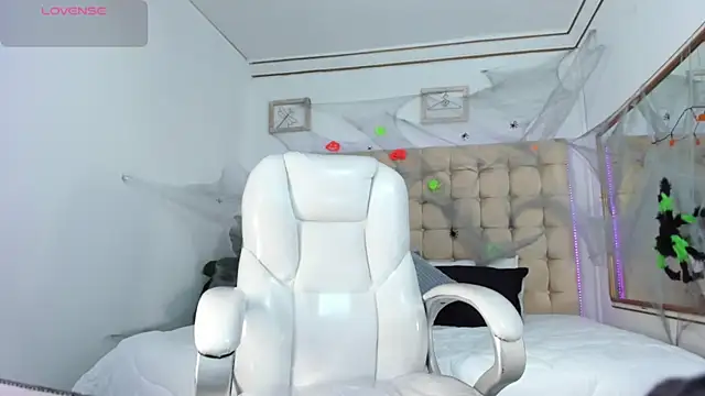 Snapshot of Alex_cute77 chatting on October 12, 10:53 am Alex cute77 online show from October 12, 10:53 am