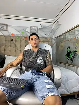 Snapshot of Alex_cute77 chatting on October 7, 12:31 pm Alex cute77 online show from October 7, 12:31 pm