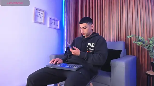 Alex cute77 online show from April 21, 12:33 pm