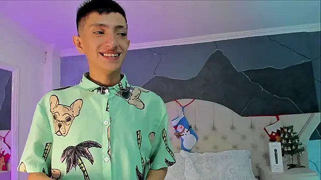 Snapshot of DereckCooperr chatting on December 6, 9:57 pm DereckCooperr online show from December 6, 9:57 pm