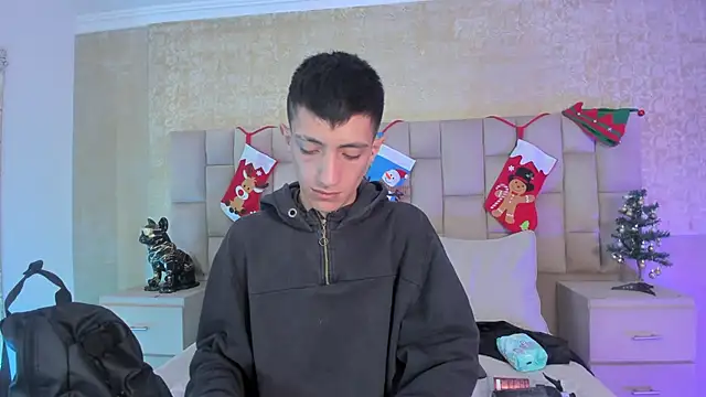 Snapshot of DereckCooperr chatting on December 11, 8:38 pm DereckCooperr online show from December 11, 8:38 pm