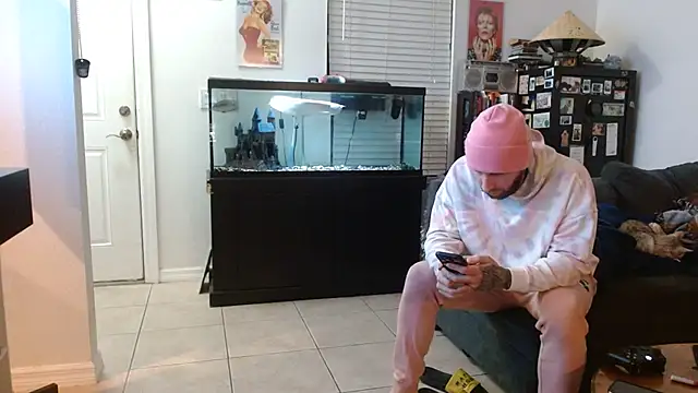 Snapshot of bobbybacala91 chatting on January 9, 5:23 am bobbybacala91 online show from January 9, 5:23 am