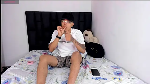 Hotboy0620 online show from February 18, 2:10 am