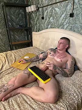 Snapshot of MrrKray chatting on February 22, 5:42 pm MrrKray online show from February 22, 5:42 pm