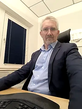 tom-swede online show from November 24, 3:57 pm