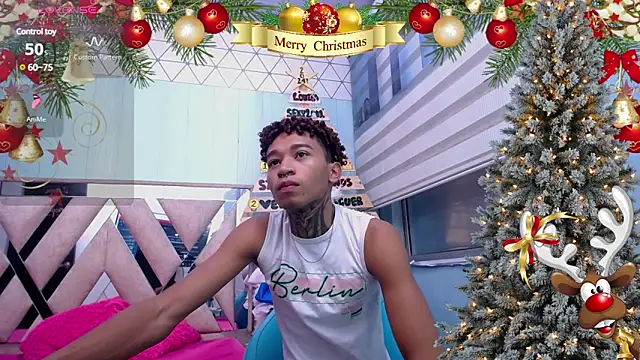 Snapshot of sexy_blacks_ chatting on December 27, 11:28 am sexy blacks online show from December 27, 11:28 am