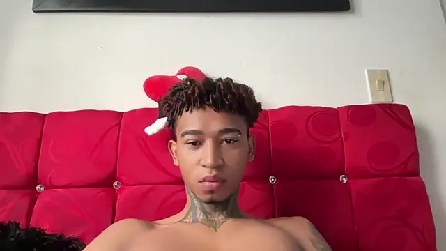 Snapshot of sexy_blacks_ chatting on October 17, 12:31 pm sexy blacks online show from October 17, 12:31 pm