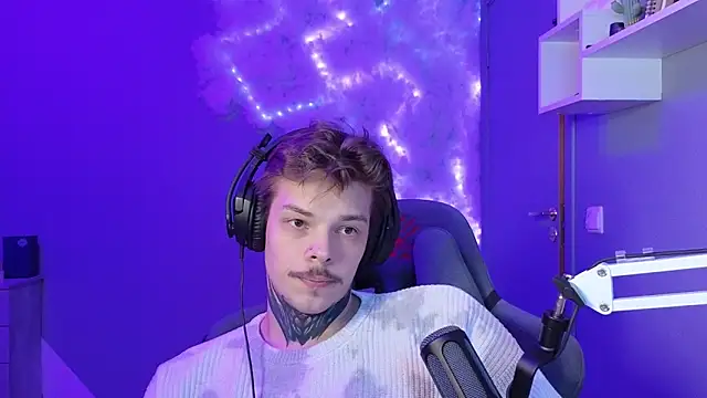 Snapshot of DENIS_HERE chatting on January 28, 2:21 pm DENIS HERE online show from January 28, 2:21 pm