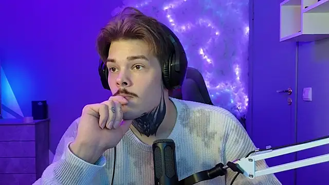 Snapshot of DENIS_HERE chatting on January 31, 4:27 pm DENIS HERE online show from January 31, 4:27 pm