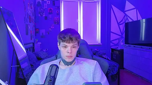 Snapshot of DENIS_HERE chatting on March 13, 12:35 pm DENIS HERE online show from March 13, 12:35 pm