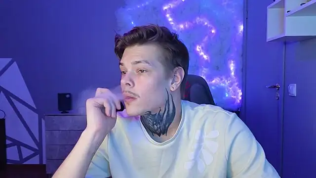 Snapshot of DENIS_HERE chatting on January 1, 1:37 pm DENIS HERE online show from January 1, 1:37 pm