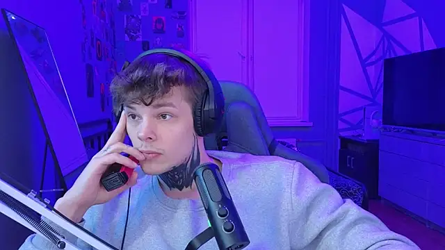 Snapshot of DENIS_HERE chatting on March 15, 7:27 pm DENIS HERE online show from March 15, 7:27 pm