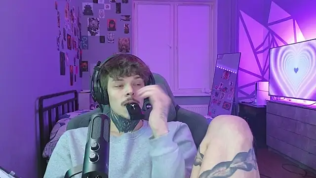 Snapshot of DENIS_HERE chatting on February 10, 11:45 pm DENIS HERE online show from February 10, 11:45 pm