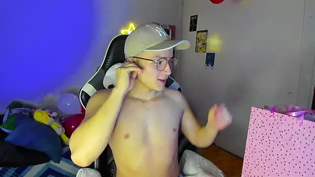 Snapshot of AustinSummerr chatting on February 5, 11:44 am AustinSummerr online show from February 5, 11:44 am