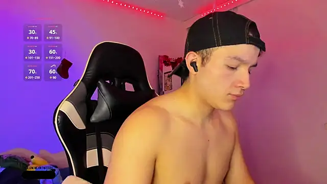 Snapshot of AustinSummerr chatting on December 31, 12:46 pm AustinSummerr online show from December 31, 12:46 pm