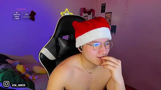 Snapshot of AustinSummerr chatting on December 21, 12:59 pm AustinSummerr online show from December 21, 12:59 pm