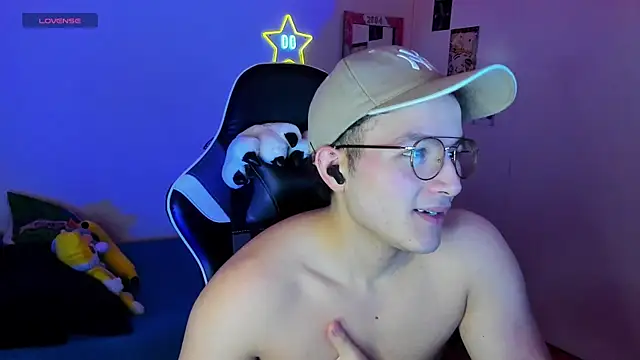 Snapshot of AustinSummerr chatting on January 20, 1:32 pm AustinSummerr online show from January 20, 1:32 pm