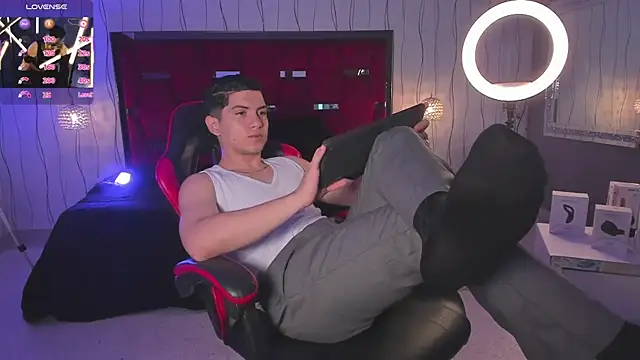 Brat  online show from January 7, 9:31 pm