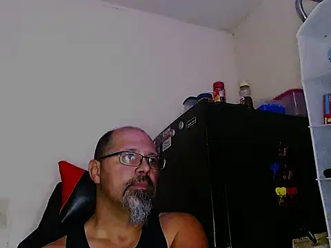 Snapshot of KrazyLegz chatting on December 11, 2:21 am KrazyLegz online show from December 11, 2:21 am