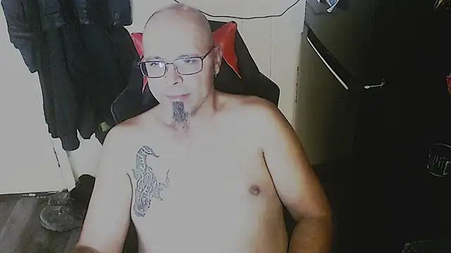 Snapshot of KrazyLegz chatting on October 7, 1:10 am KrazyLegz online show from October 7, 1:10 am