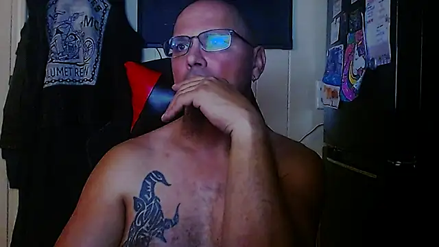 Snapshot of KrazyLegz chatting on September 21, 12:11 am KrazyLegz online show from September 21, 12:11 am