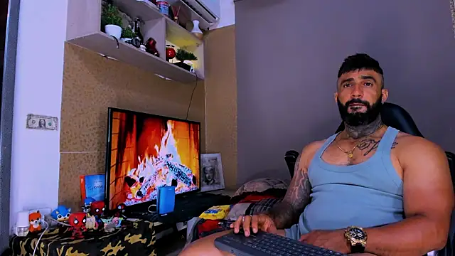 Snapshot of naugthy_dominant chatting on December 7, 6:43 am naugthy dominant online show from December 7, 6:43 am