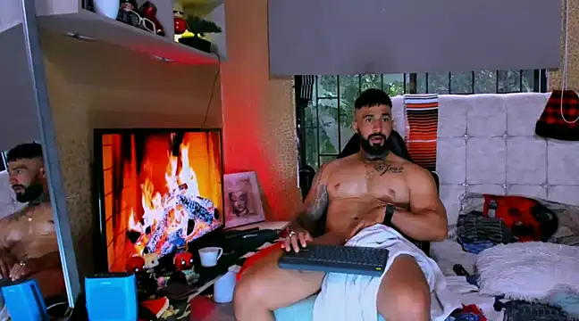 Snapshot of naugthy_dominant chatting on December 2, 1:00 pm naugthy dominant online show from December 2, 1:00 pm