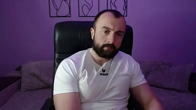 brindlefly6969 online show from April 15, 10:59 am