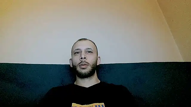 Snapshot of henryaxe chatting on February 15, 11:16 pm henryaxe online show from February 15, 11:16 pm