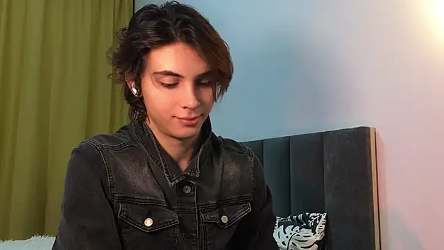 Snapshot of k0sta_ chatting on January 17, 10:27 pm k0sta online show from January 17, 10:27 pm