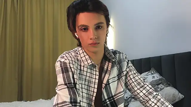 Snapshot of k0sta_ chatting on February 1, 12:29 am k0sta online show from February 1, 12:29 am