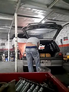 hecwil8 online show from November 8, 1:25 pm