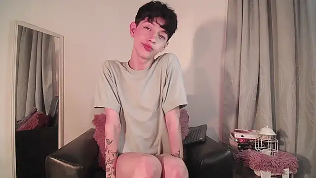 lyamthommpson online show from February 10, 1:57 am