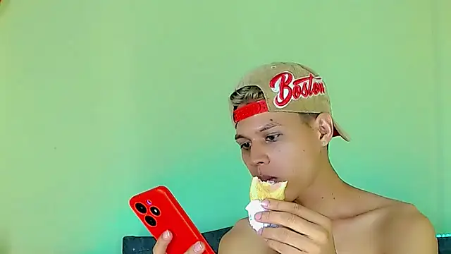 Liamscott  online show from April 22, 3:02 am