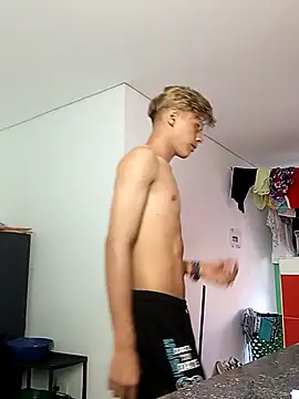 Snapshot of Liamscott_ chatting on October 13, 5:41 pm Liamscott online show from October 13, 5:41 pm