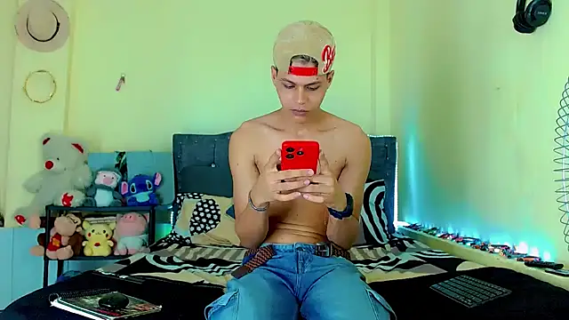 Liamscott  online show from April 20, 9:28 pm