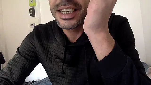 Snapshot of molozeb chatting on October 14, 12:45 pm molozeb online show from October 14, 12:45 pm
