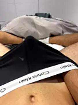 h0rnyguy001 online show from October 17, 6:06 am