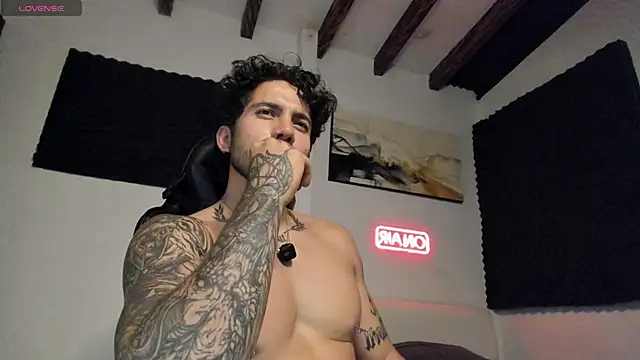 LucianSinclair online show from April 23, 3:55 am