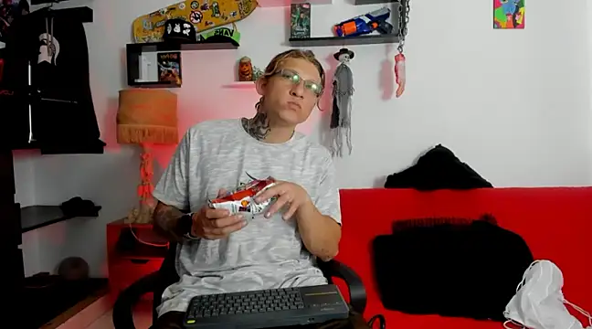 Snapshot of Tom_Krakow chatting on December 5, 8:13 pm Tom Krakow online show from December 5, 8:13 pm