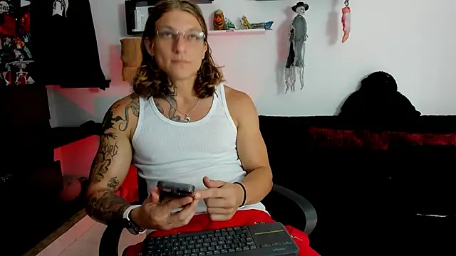 Snapshot of Tom_Krakow chatting on December 2, 7:58 pm Tom Krakow online show from December 2, 7:58 pm