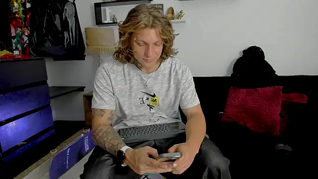 Snapshot of Tom_Krakow chatting on January 11, 7:16 pm Tom Krakow online show from January 11, 7:16 pm